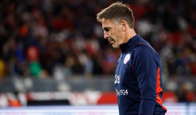 Eduardo Berizzo renunció a la selección chilena tras empate ante Paraguay