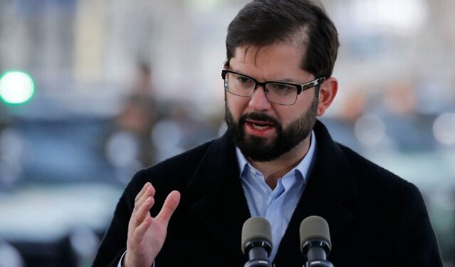 Presidente Boric saluda a Javier Milei, presidente electo de Argentina