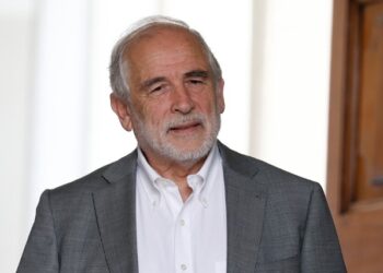 La reacción de partidos oficialistas a acusación contra ministro Montes: Acusan de “entorpecer” plan de emergencia habitacional