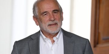 La reacción de partidos oficialistas a acusación contra ministro Montes: Acusan de “entorpecer” plan de emergencia habitacional