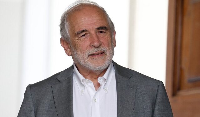 La reacción de partidos oficialistas a acusación contra ministro Montes: Acusan de “entorpecer” plan de emergencia habitacional