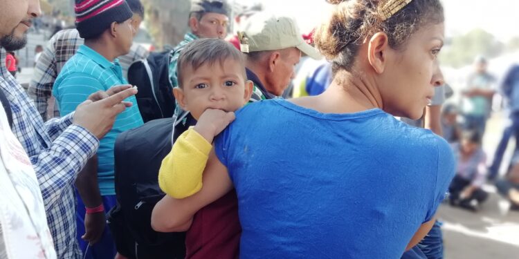 Miles de migrantes iniciaron nueva marcha hacia EE.UU.