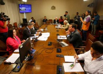 Comisión revisora de AC contra Montes: titular de Vivienda presenta “sólida” defensa