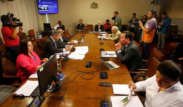 Comisión revisora de AC contra Montes: titular de Vivienda presenta “sólida” defensa