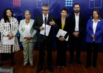 Aumento de la PGU, reforma del Estado, estimulo al crecimiento y más: Gobierno entrega informe final del pacto fiscal