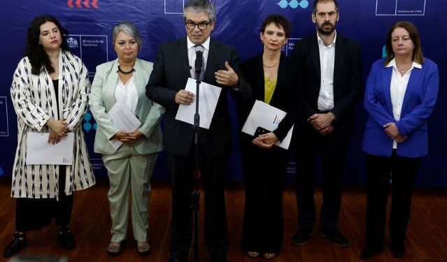 Aumento de la PGU, reforma del Estado, estimulo al crecimiento y más: Gobierno entrega informe final del pacto fiscal