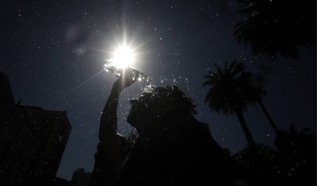 Autoridades y expertos advierten riesgos por temperaturas extremas tras alerta meteorológica
