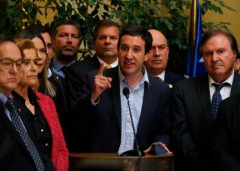 Bancada UDI defiende a Joaquín Lavín en Caso Cathy Barriga: “No se estaba formalizando al diputado”