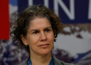 Tras tercera cita con Zalaquett: Aumenta presión para que Presidente Boric remueva a Maisa Rojas y destrabe el trámite legislativo