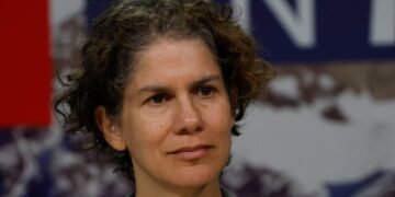 Tras tercera cita con Zalaquett: Aumenta presión para que Presidente Boric remueva a Maisa Rojas y destrabe el trámite legislativo