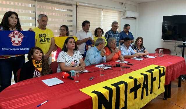 Luis Mesina y reforma previsional: “La clase política de este país se contenta con que los viejos reciban un ingreso en la línea de la pobreza”