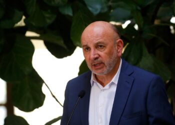 Ante alza de planes de isapres: senador Castro (PS) llama a los afiliados a “revisar y apelar”