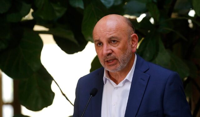 Ante alza de planes de isapres: senador Castro (PS) llama a los afiliados a “revisar y apelar”