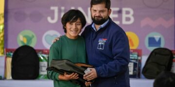 “Para que vuelva la normalidad”: Presidente Boric encabeza entrega de útiles escolares a alumnos de Viña del Mar afectados por incendios