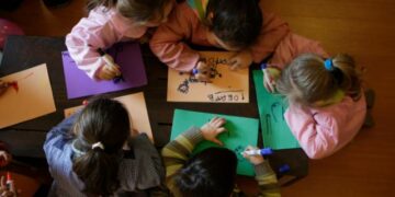 “Sename 2.0”: la molestia del oficialismo y trabajadoras de educación inicial tras la aprobación del proyecto de Sala Cuna Universal