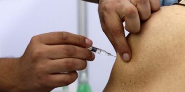 “Hay que apurar la marcha”: tras fallecimientos en Ñuble parlamentarios critican proceso de vacunación del Minsal