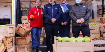 Pollo, manzanas, peras y limón: ante alza del IPC ministro de Agricultura llama a preferir alimentos de temporada