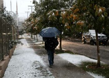 Declaran alerta preventiva en 10 comunas de la Región Metropolitana por tres días de lluvia y nieve