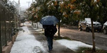 Declaran alerta preventiva en 10 comunas de la Región Metropolitana por tres días de lluvia y nieve