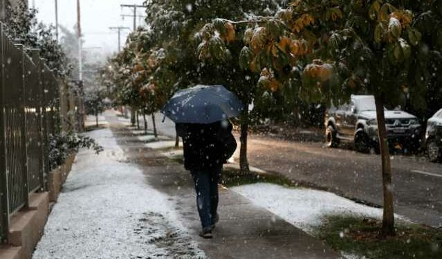 Declaran alerta preventiva en 10 comunas de la Región Metropolitana por tres días de lluvia y nieve