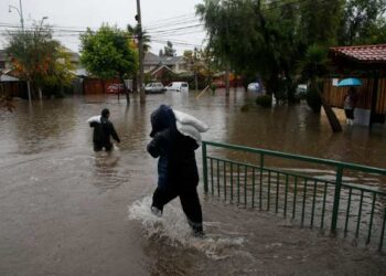 Suspenden clases en colegios municipales de Valparaíso, RM y O’Higgins