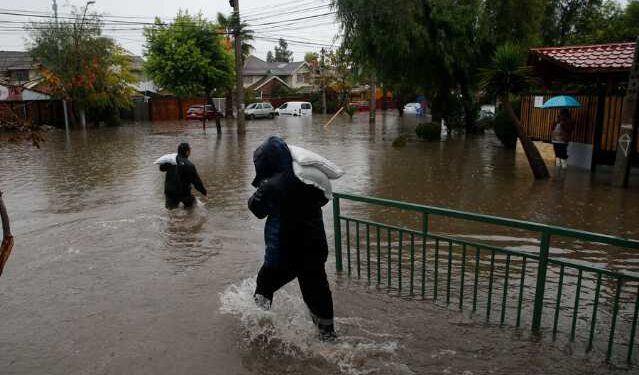 Suspenden clases en colegios municipales de Valparaíso, RM y O’Higgins