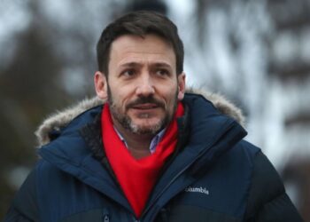 Gobierno en tela de juicio: mesa técnica por tarifas de luz critica ausencia de ministros y poca urgencia a días del alza