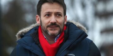 Gobierno en tela de juicio: mesa técnica por tarifas de luz critica ausencia de ministros y poca urgencia a días del alza